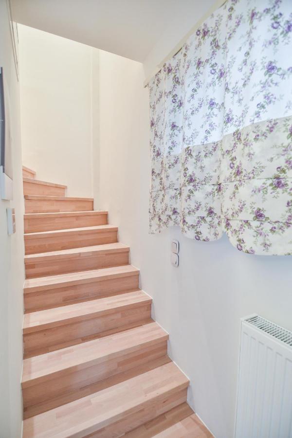 On Board Luxury Studios Сарти Екстериор снимка