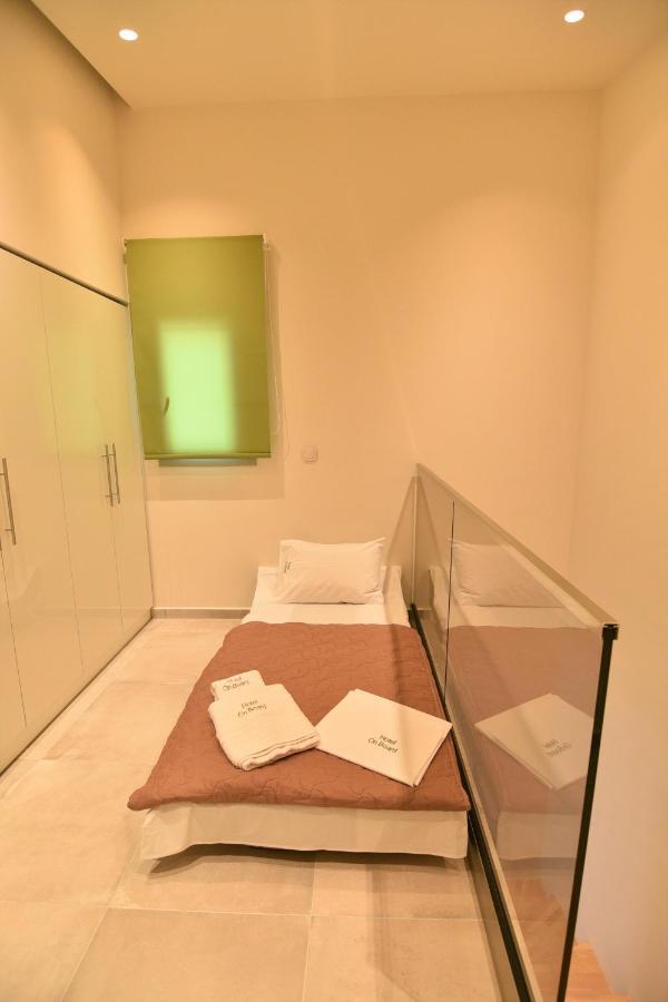 On Board Luxury Studios Сарти Екстериор снимка