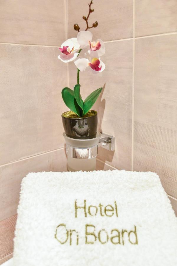 On Board Luxury Studios Сарти Екстериор снимка